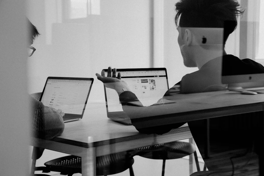 Consultants DigiVize analysant des campagnes Google Ads au Maroc