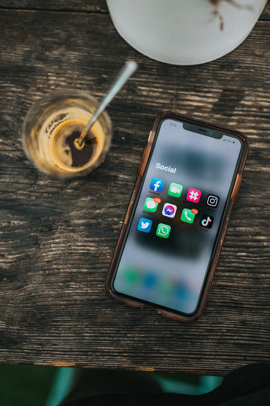 Réseaux sociaux sur smartphone — agence TikTok Ads Maroc